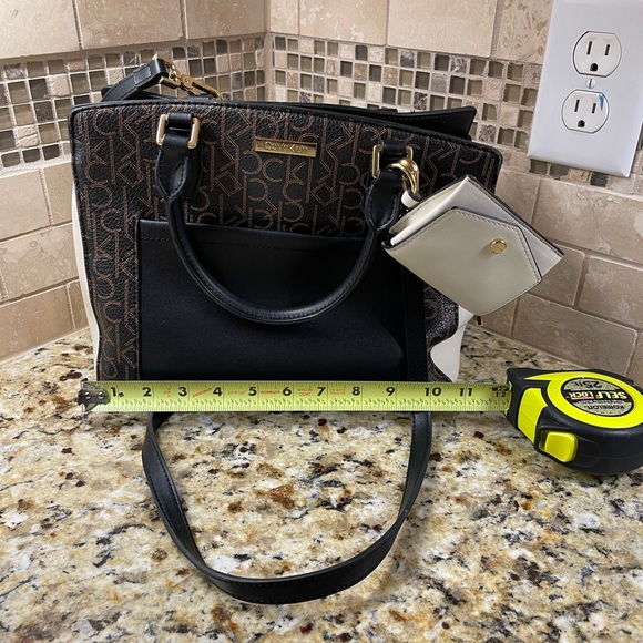 ✨Calvin Klein Handbag✨ - Picture 4 of 7